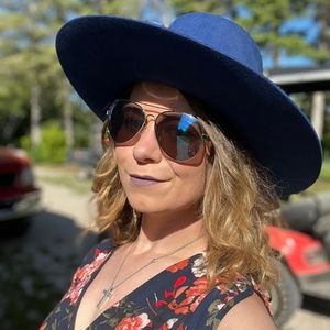 Meet your Posher, Posh